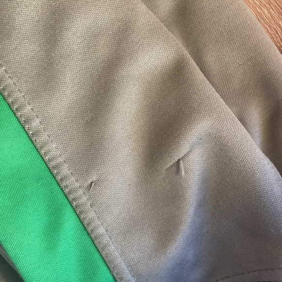 Pre Owned Large OVB Gray & Green Oregon Ducks 1/4 Zip Pull Over - Picture 9 of 9